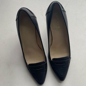 Comfy. Worn once in the office. Can’t fit after pregnancy.